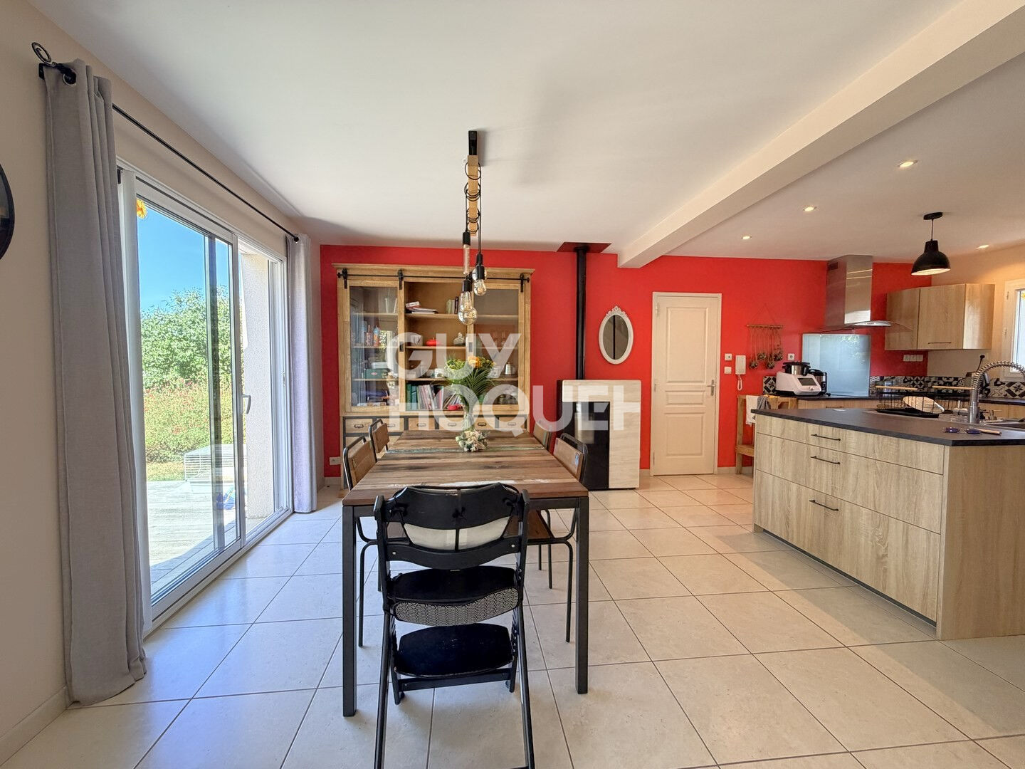 A Vendre, proche BAYEUX (14400), à Monceaux-en-Bessin, maison familiale de 148 m² habitables.