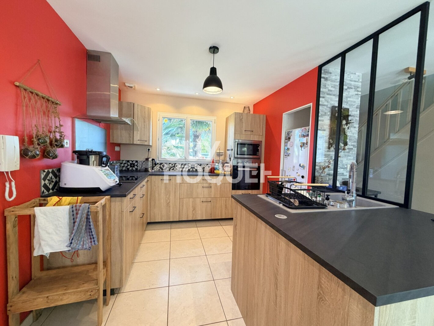 A Vendre, proche BAYEUX (14400), à Monceaux-en-Bessin, maison familiale de 148 m² habitables.