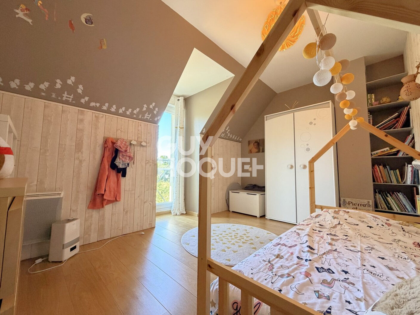 A Vendre, proche BAYEUX (14400), à Monceaux-en-Bessin, maison familiale de 148 m² habitables.