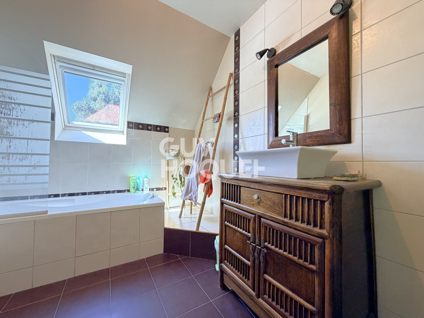 A Vendre, proche BAYEUX (14400), à Monceaux-en-Bessin, maison familiale de 148 m² habitables.