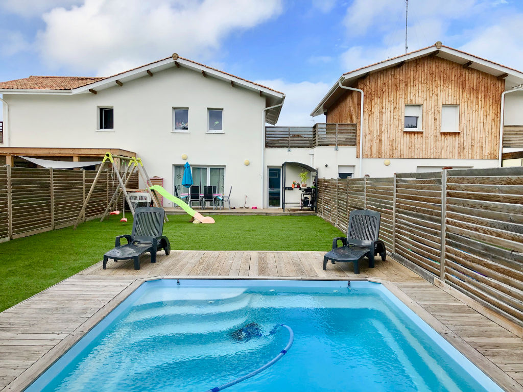 Maison d'une surface T5 de 98 m2 avec jardin et piscine à vendre à LABENNE (40530).