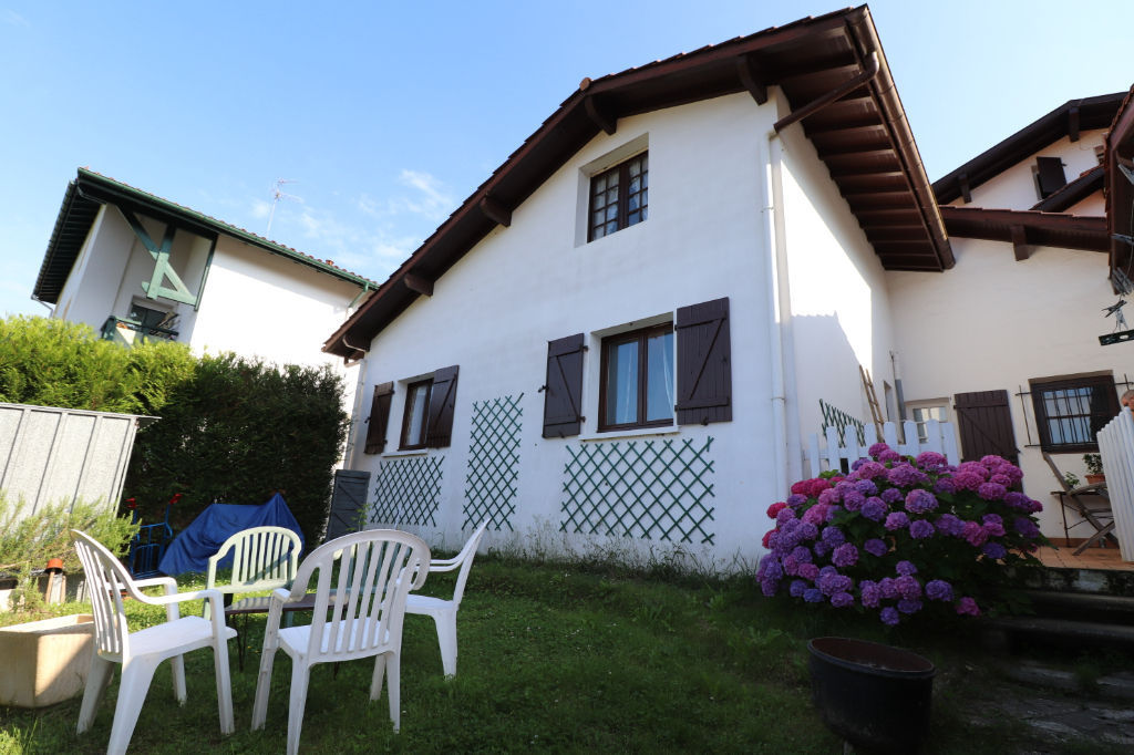 URCUIT : Maison T5 avec jardin, parking