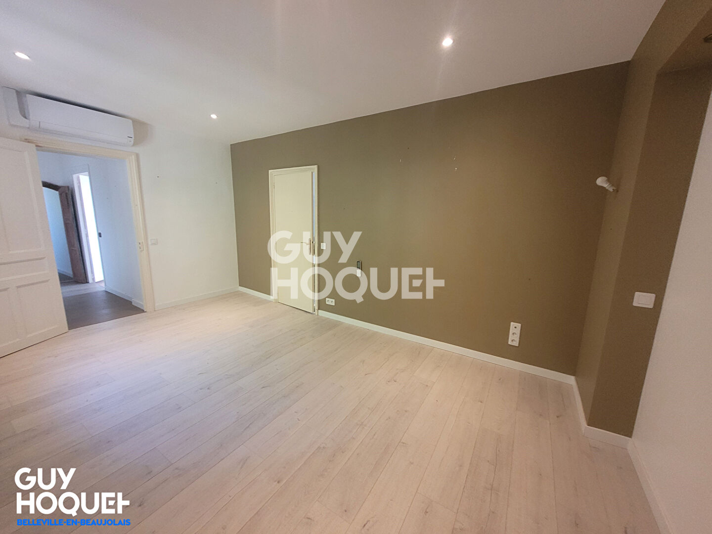 Maison Taponas, 5 pièces 250 m², grand garage, dépendances