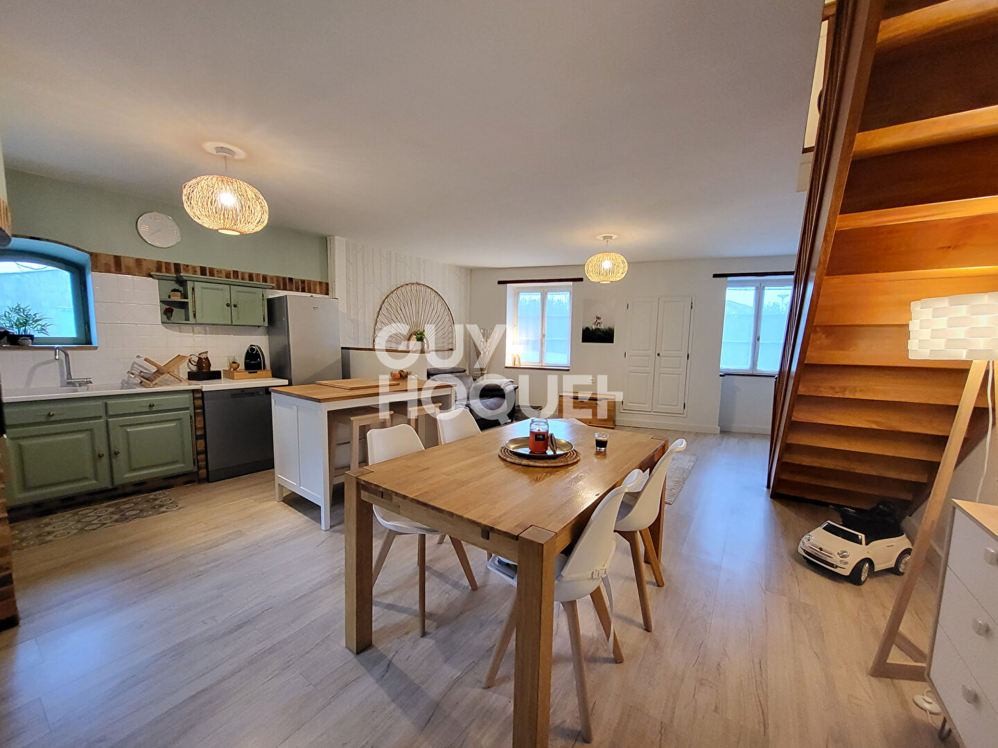 Maison à vendre à Guéreins - 5 pièces, terrain avec piscine