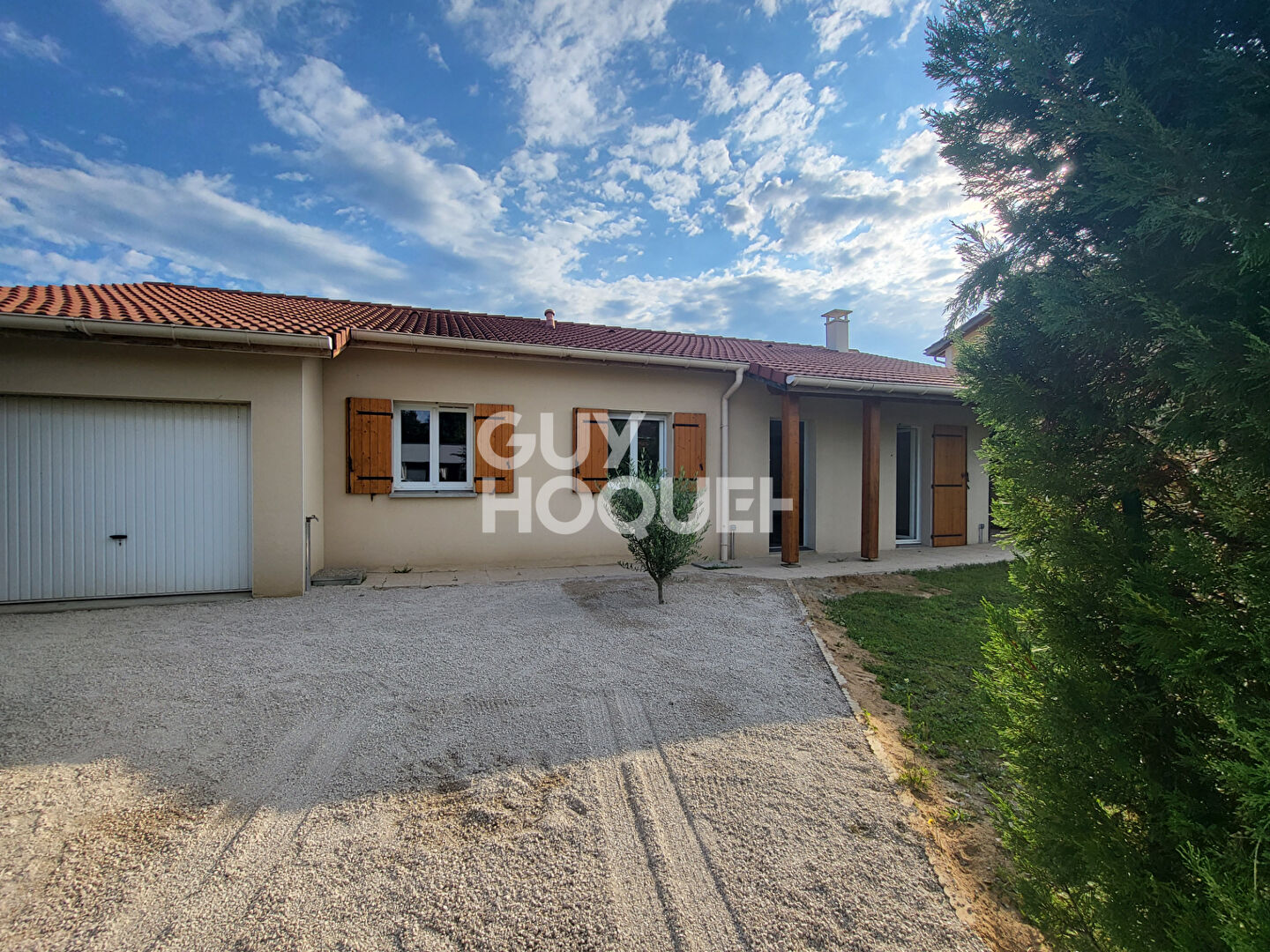 LOCATION d'une maison de 6 pièces à BELLEVILLE EN BEAUJOLAIS