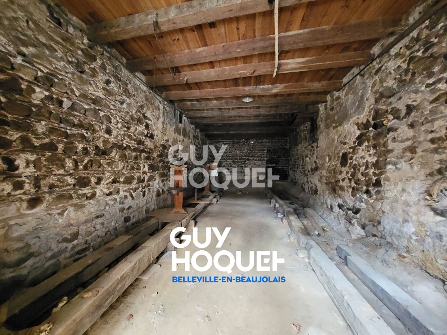 Maison à rénover avec terrain, cour intérieure et dépendances à 10 min de Belleville-en-Beaujolais