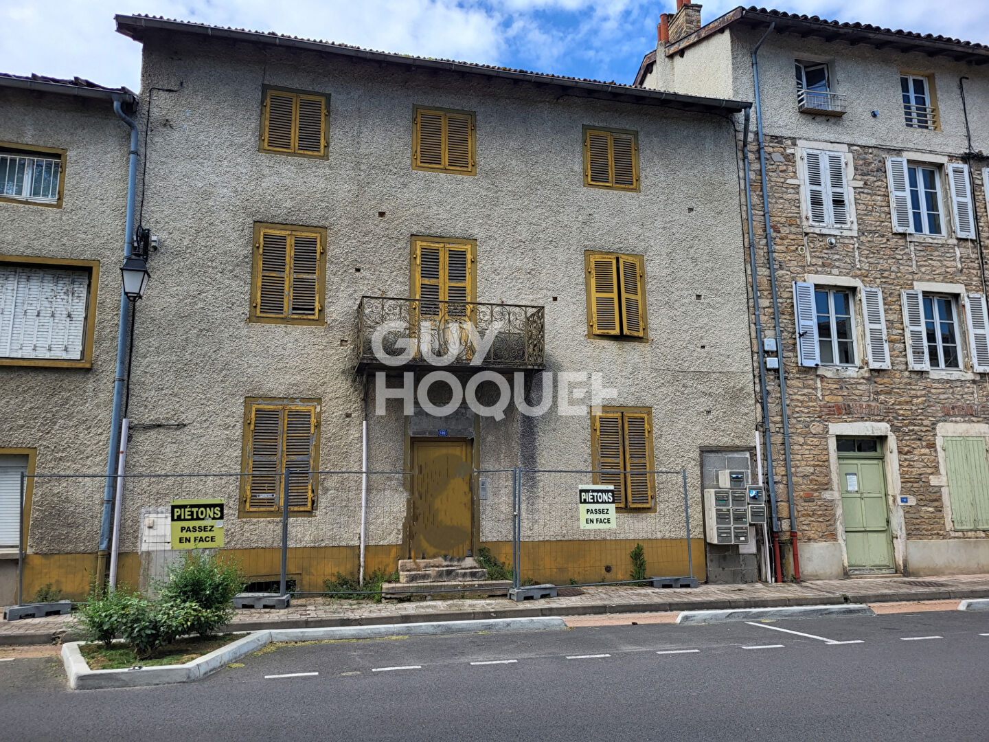 Immeuble Saint Romain Des Iles 300 m2 à réhabilité