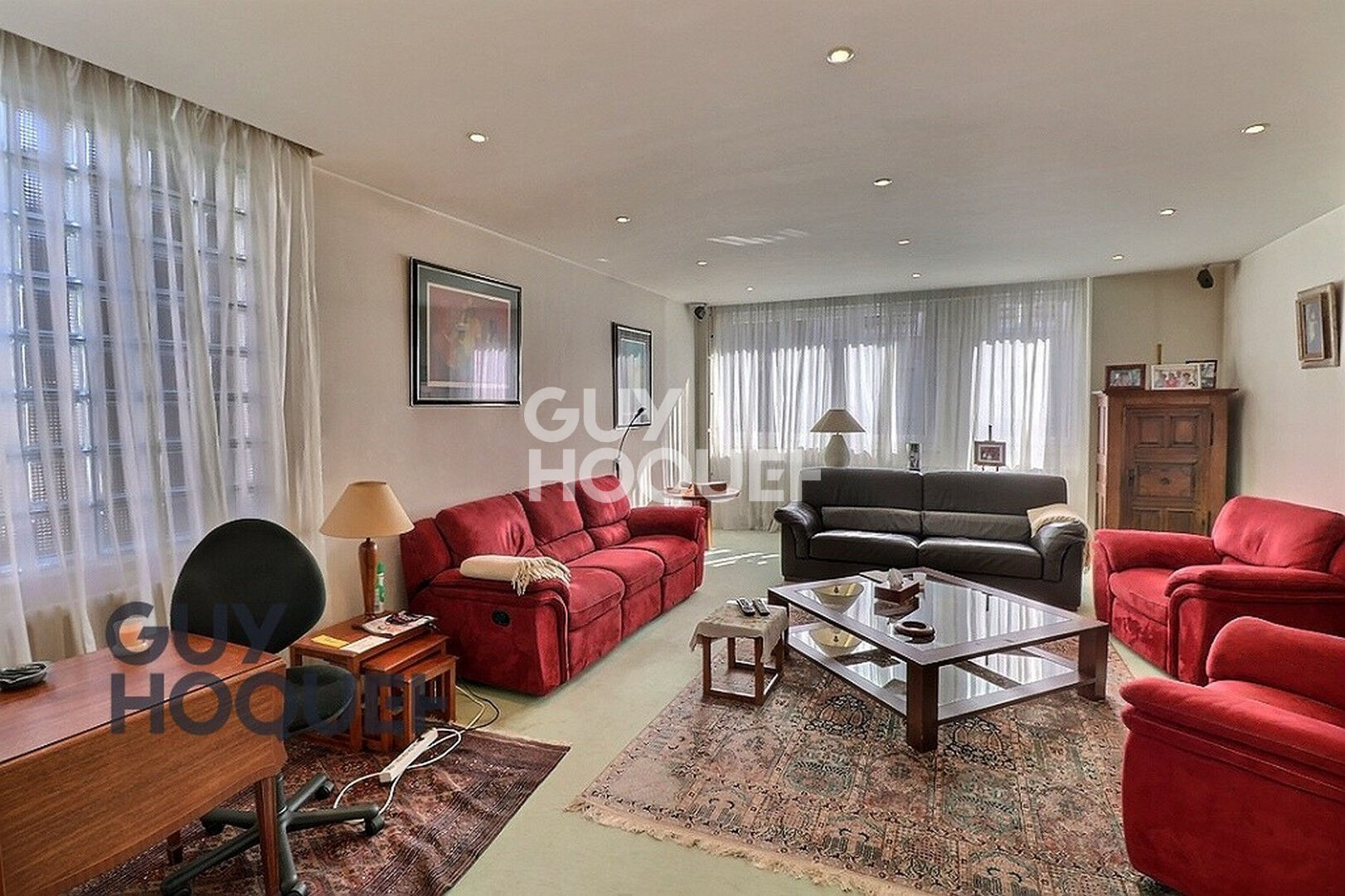 Bernay au coeur du centre-ville, gare SNCF à 5 min à pied!