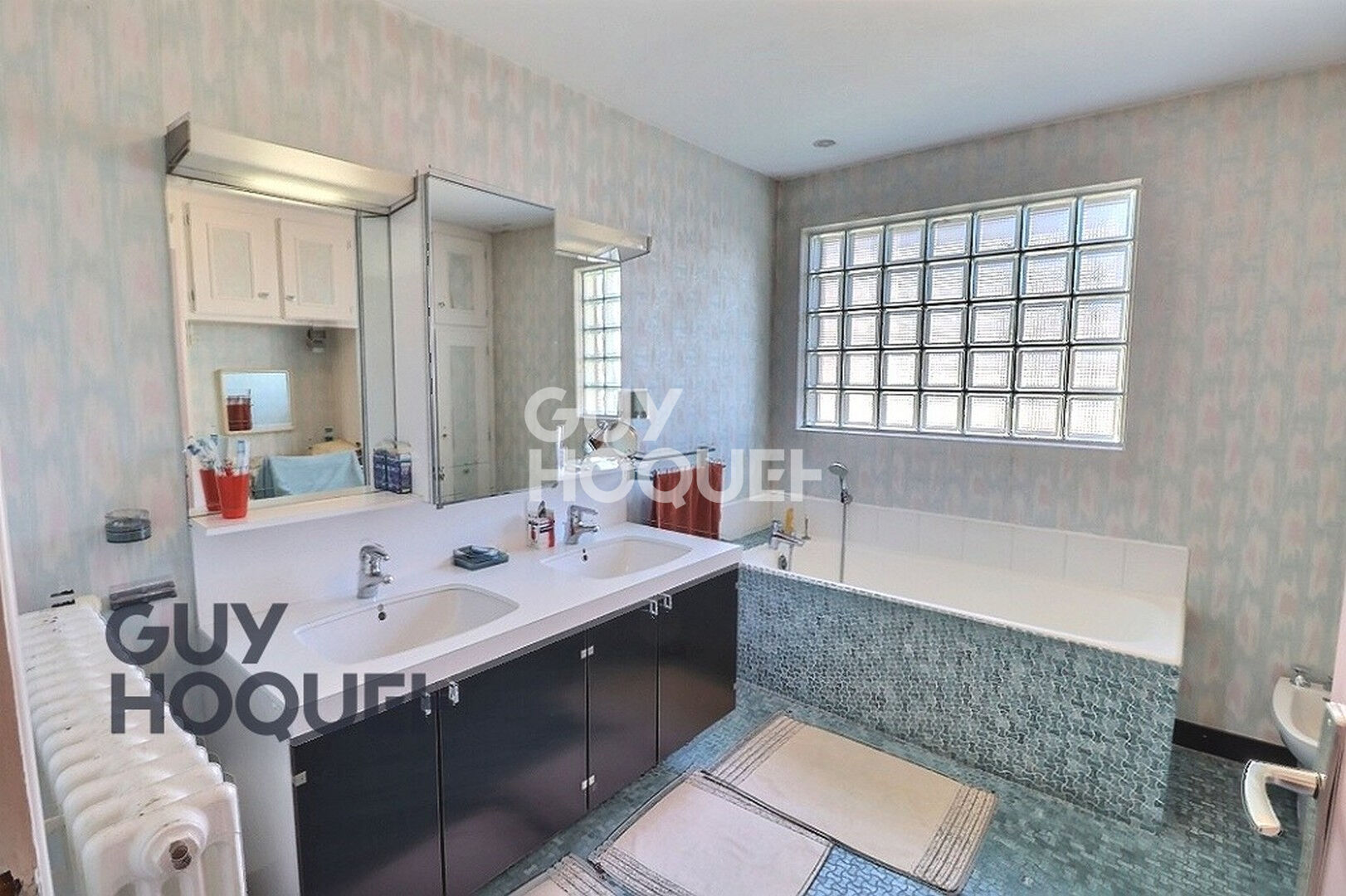 Bernay au coeur du centre-ville, gare SNCF à 5 min à pied!