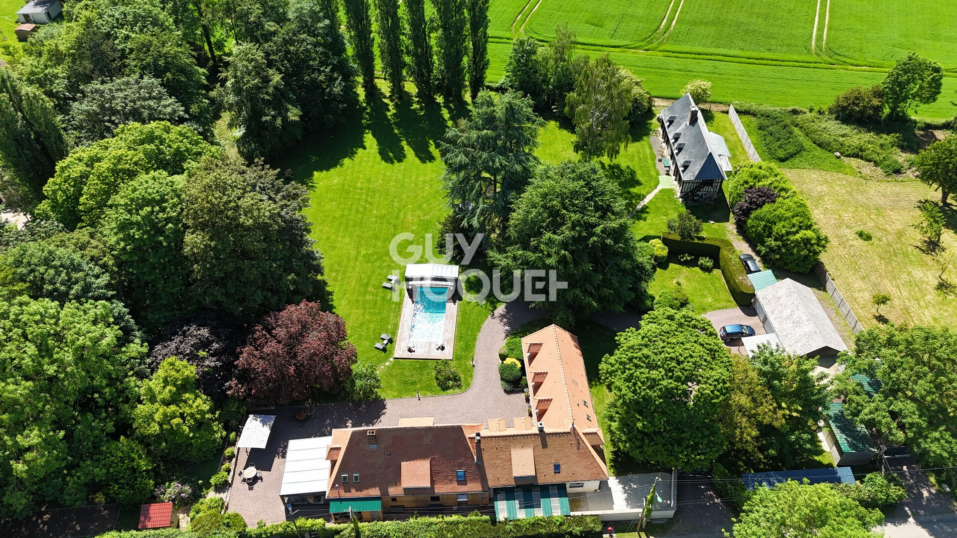 Exclusivité ! Propriété normande comprenant deux habitations