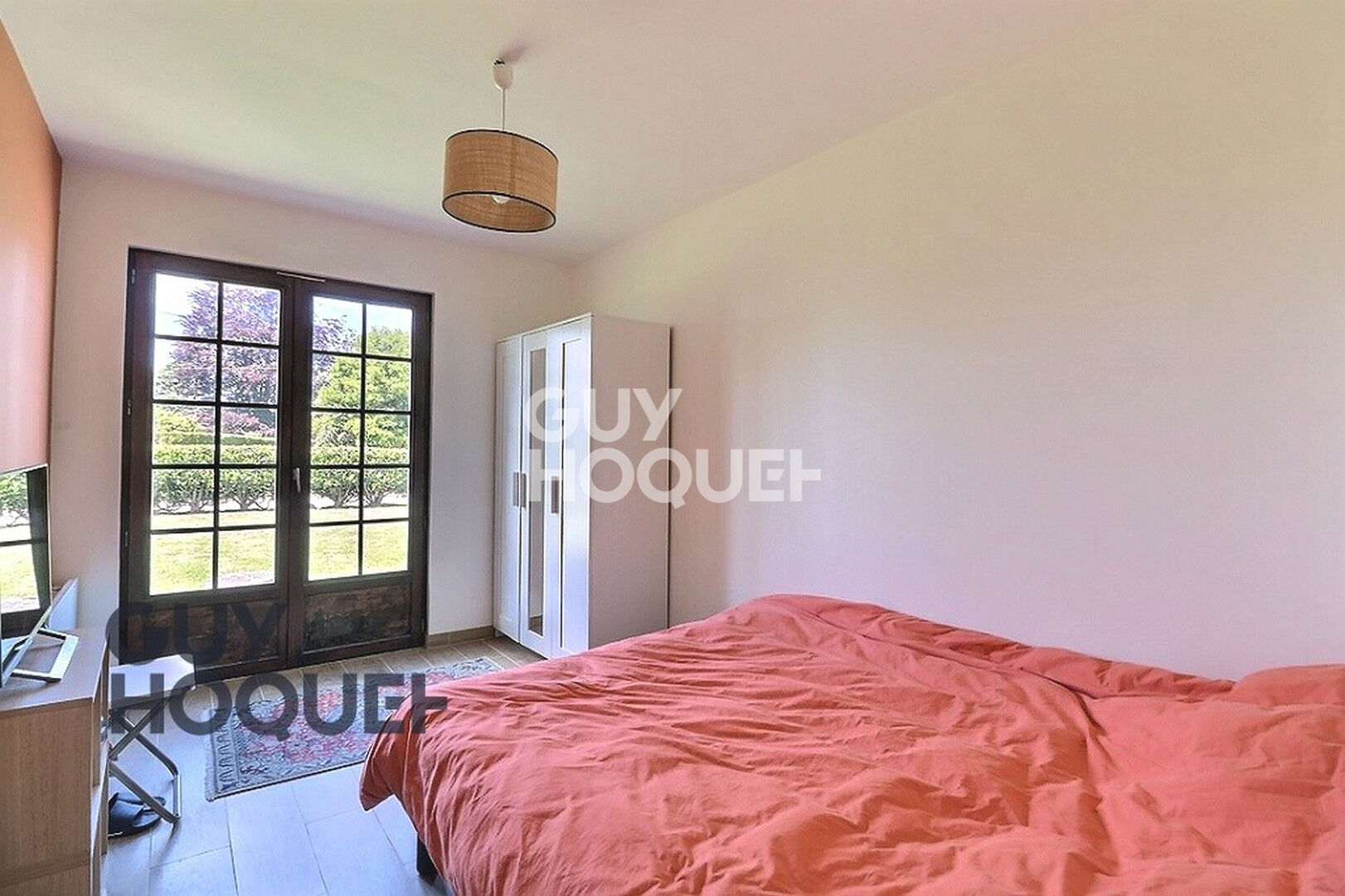 5 km de Bernay, dans un petit hameau