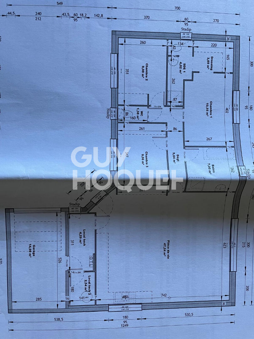 6km de BERNAY, dans un petit hameau, au calme et proche de grandes axes.