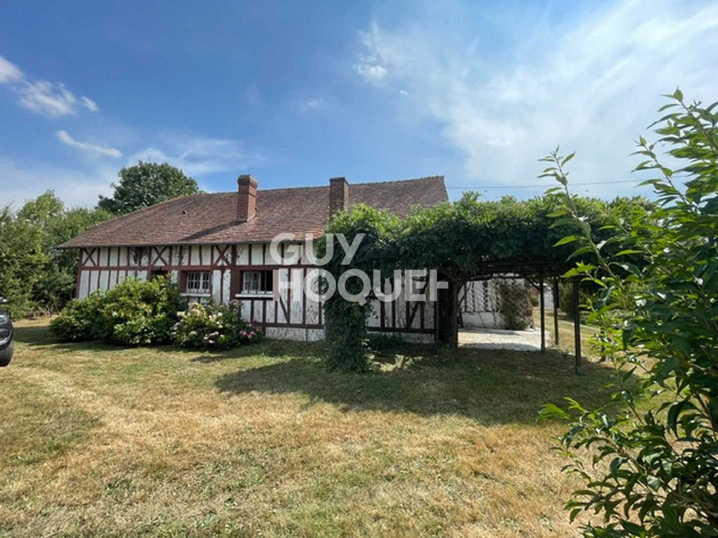 10 Km de Bernay, Mesnil en Ouche, dans un petit hameau.