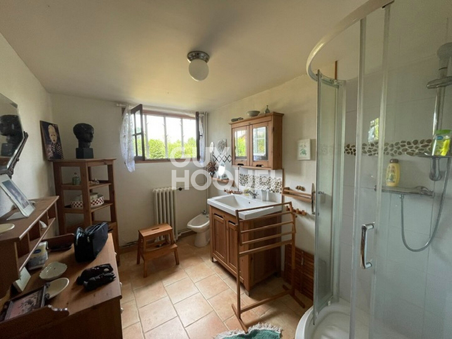 10 Km de Bernay, Mesnil en Ouche, dans un petit hameau.