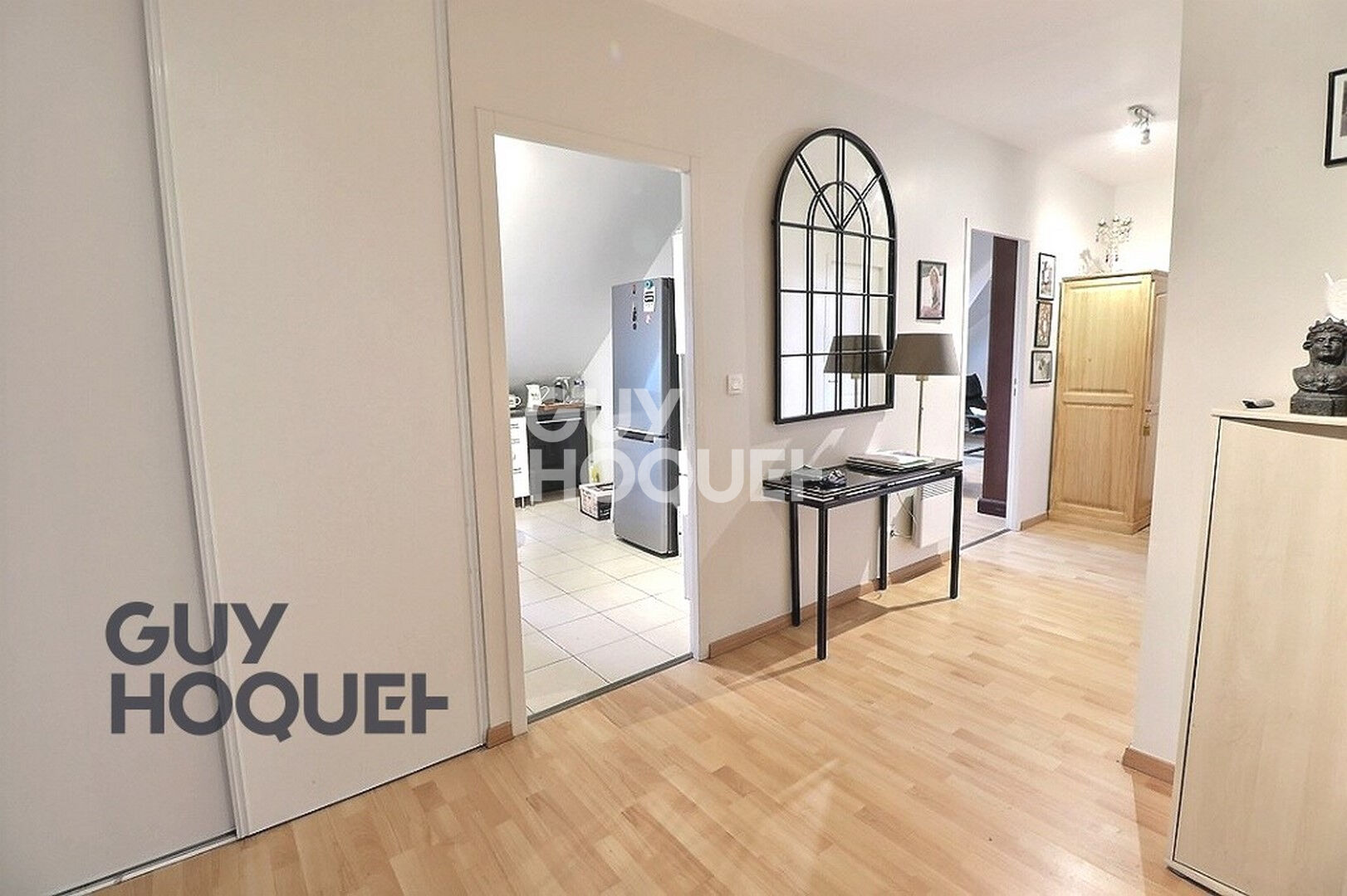 Bernay, au coeur du centre-ville; tout à pied commerces et gare.