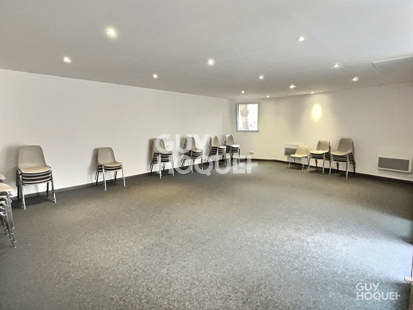 Local commercial Bernay