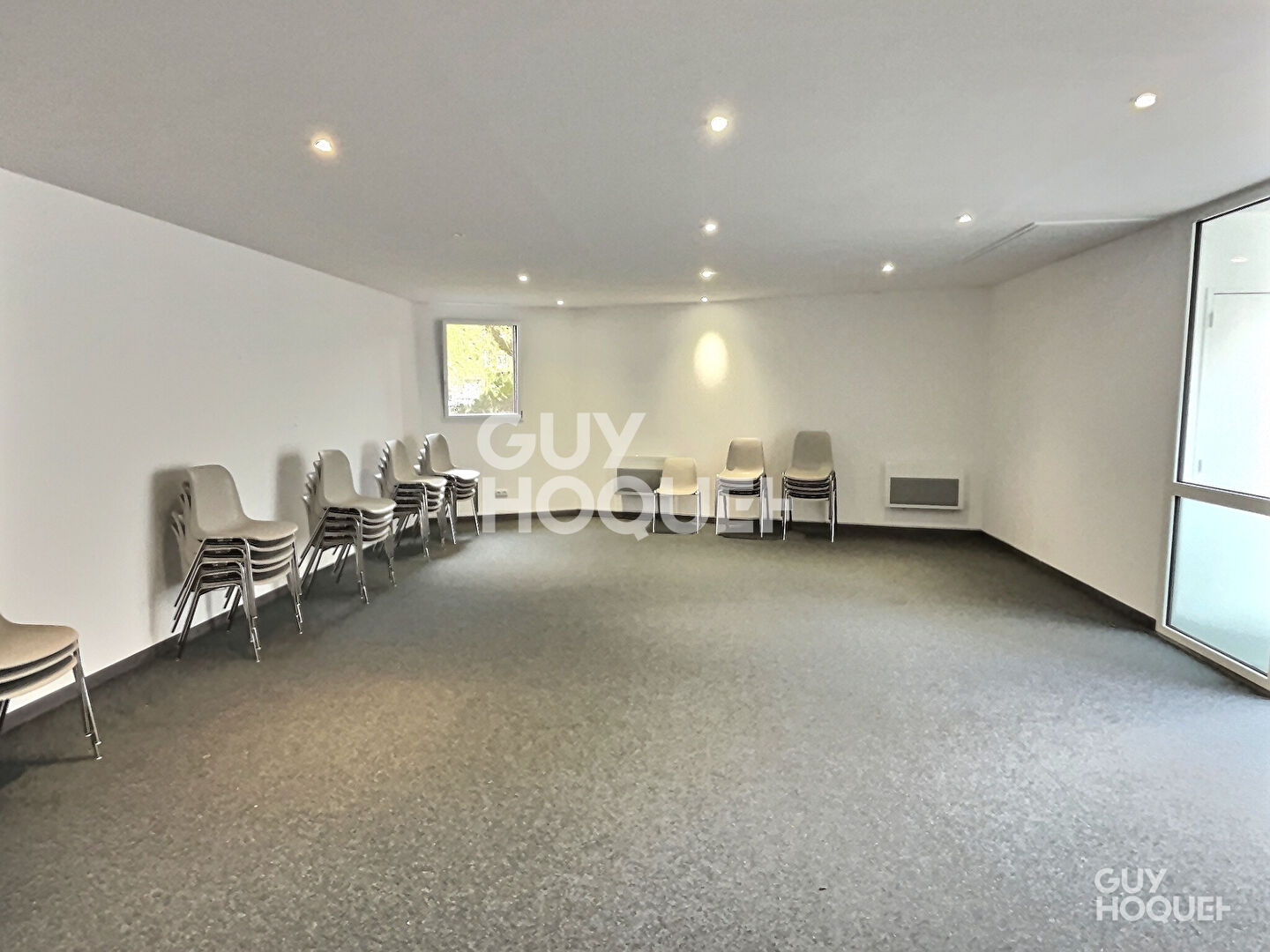 Local commercial Bernay