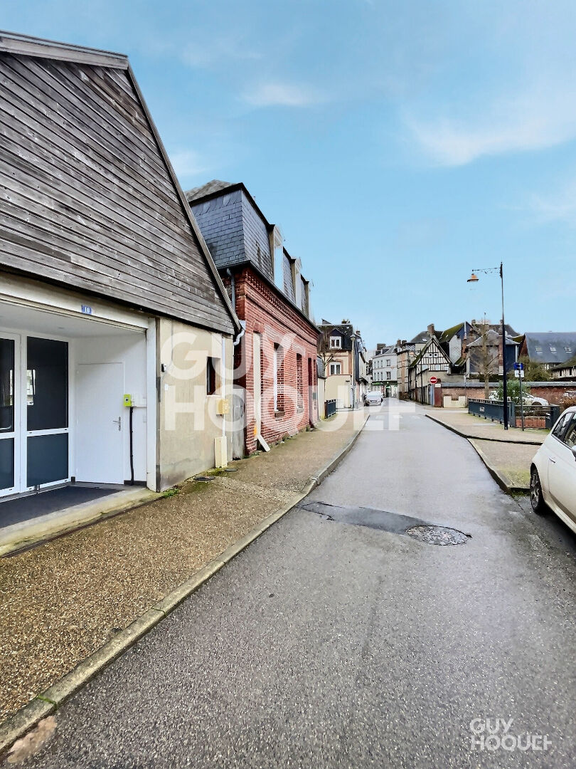 Local commercial Bernay