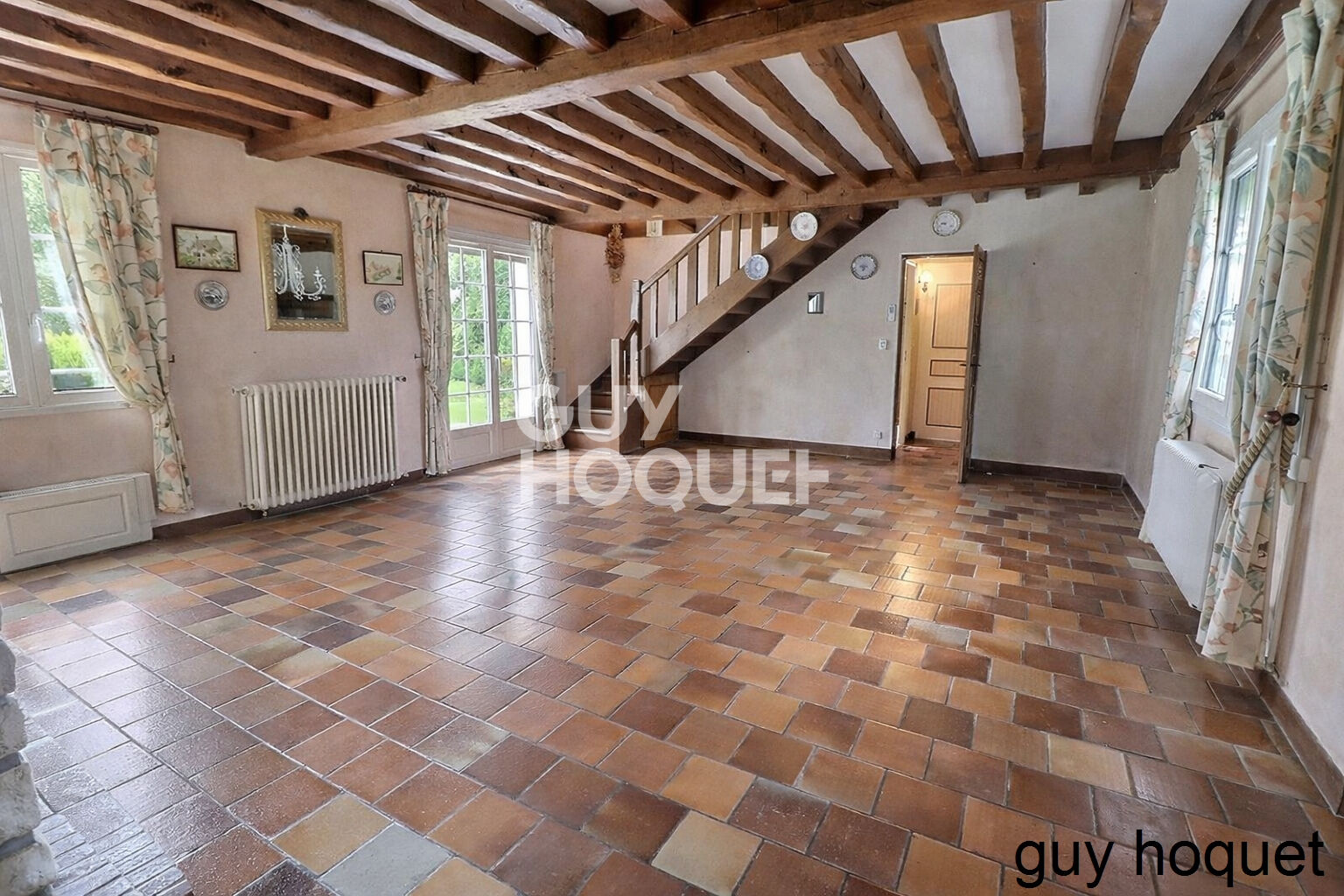 Bernay, écoles, collèges, bus et toutes activités à pied.