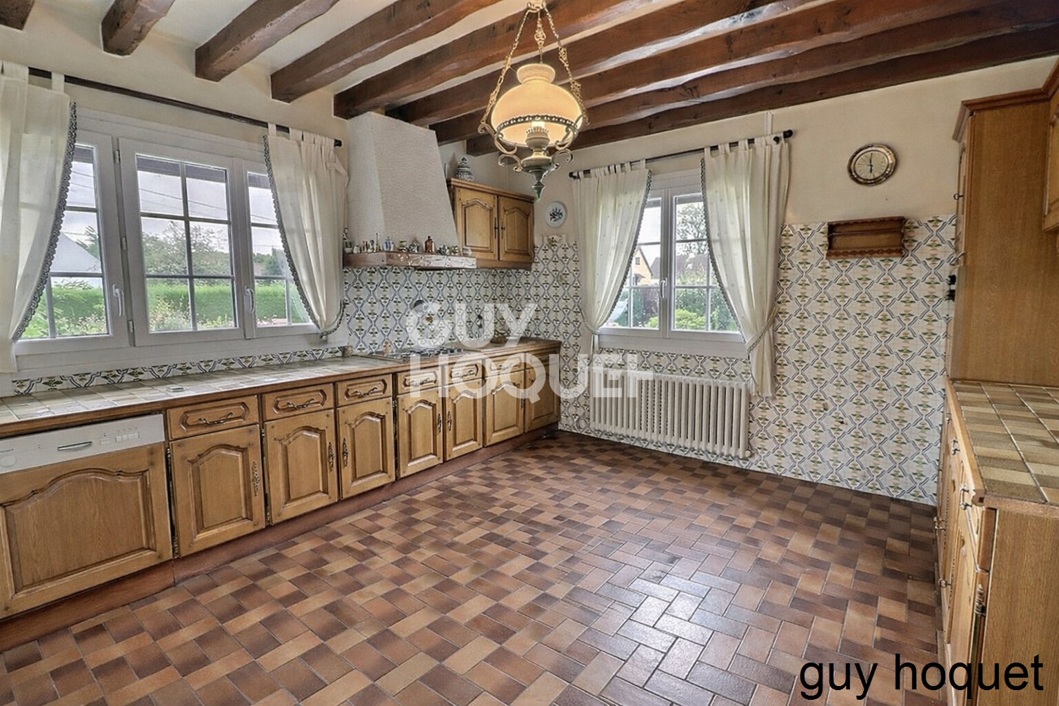 Bernay, écoles, collèges, bus et toutes activités à pied.