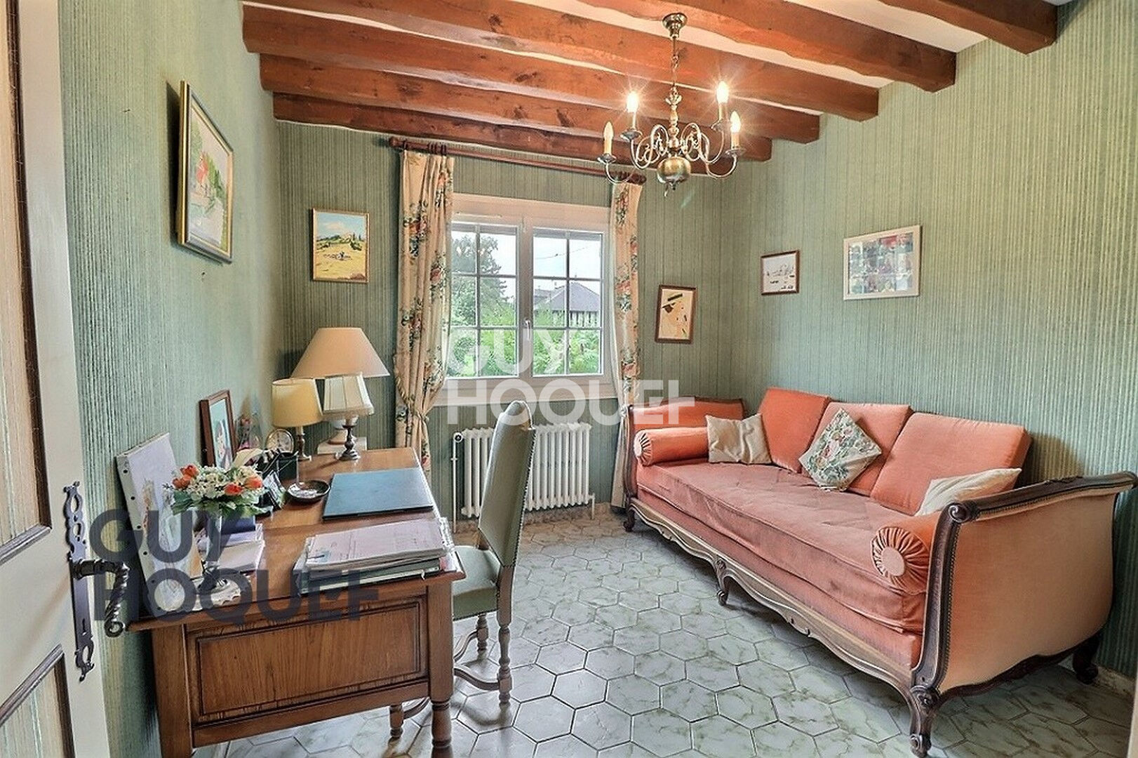 Bernay, écoles, collèges, bus et toutes activités à pied.