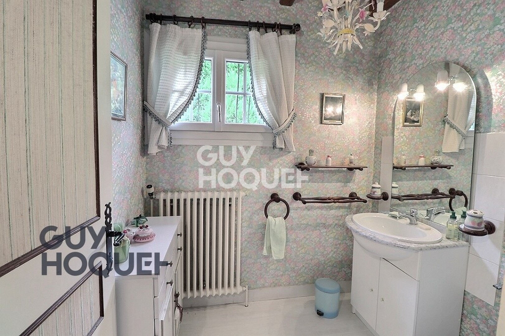 Bernay, écoles, collèges, bus et toutes activités à pied.