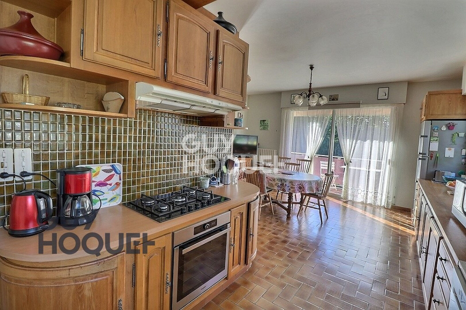 Propriété contemporaine à 2 km du centre ville de Bernay, Gare SNCF 1h30 Paris St Lazare, secteur apprécié.