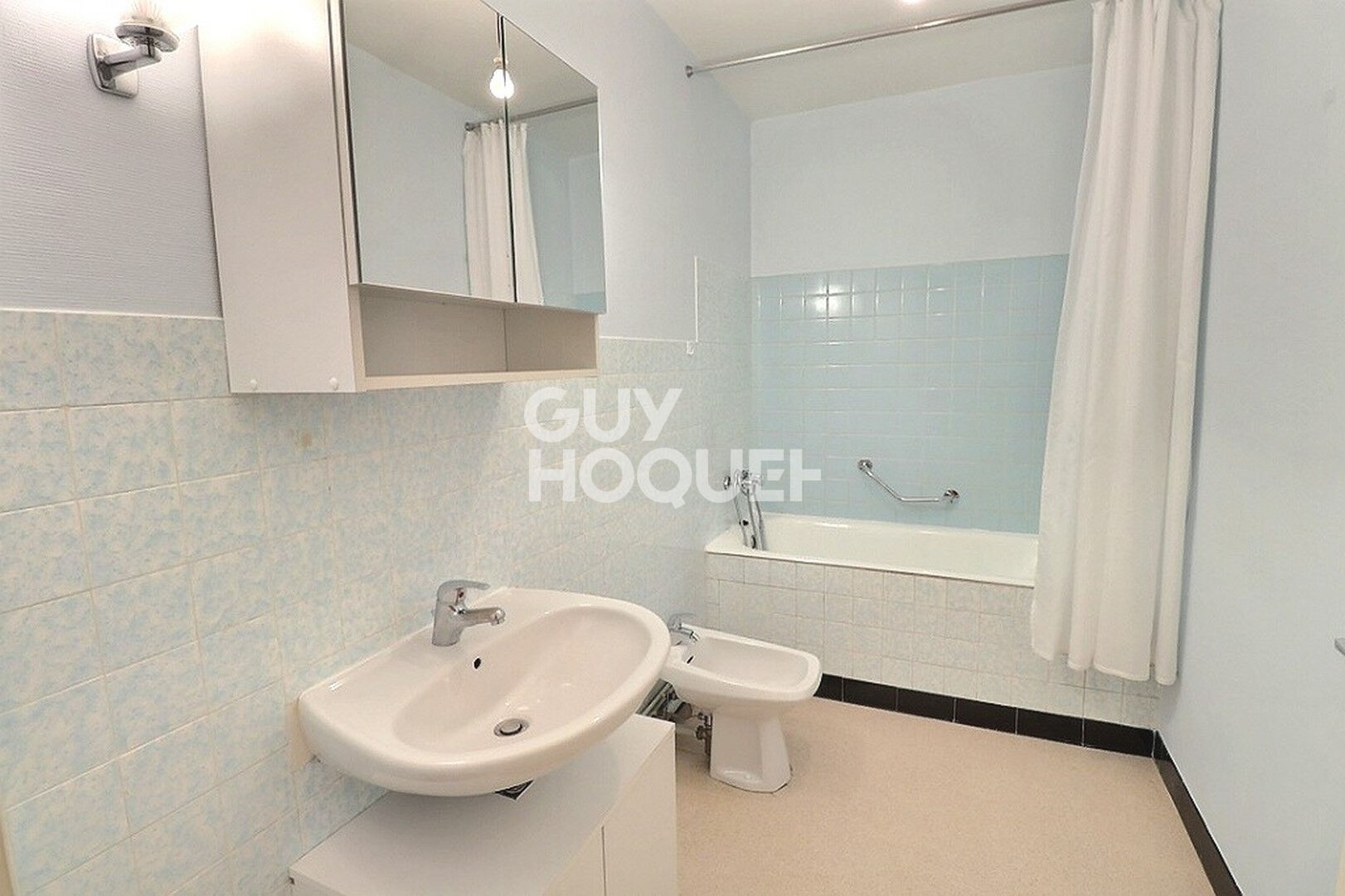 Bernay,  en résidence avec ascenseur à proximité du centre ville et bus,