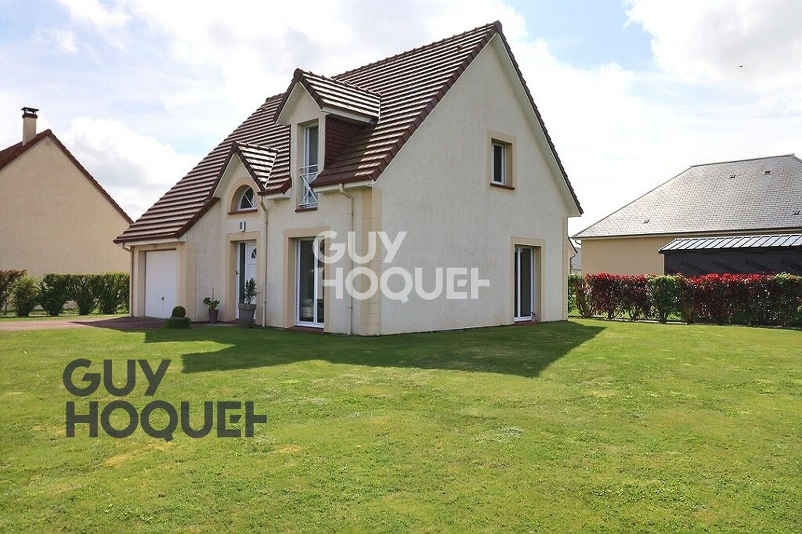 MENNEVAL, à deux pas des commerces et écoles. Secteur résidentiel