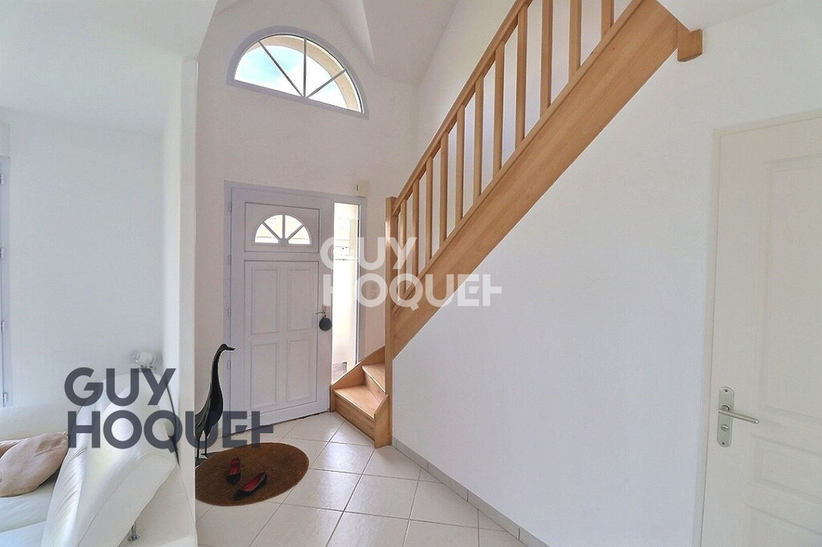 MENNEVAL, à deux pas des commerces et écoles. Secteur résidentiel