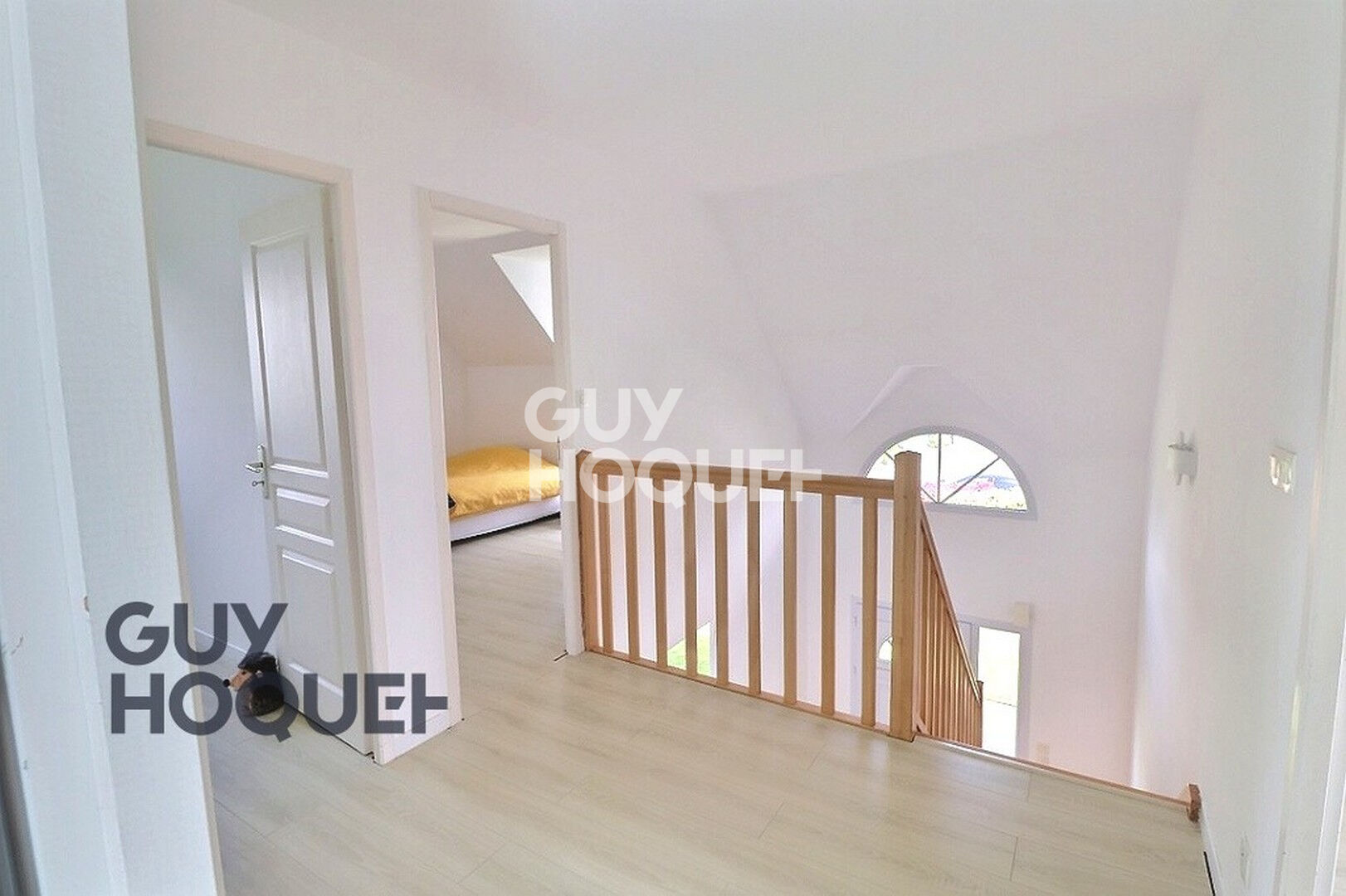 MENNEVAL, à deux pas des commerces et écoles. Secteur résidentiel