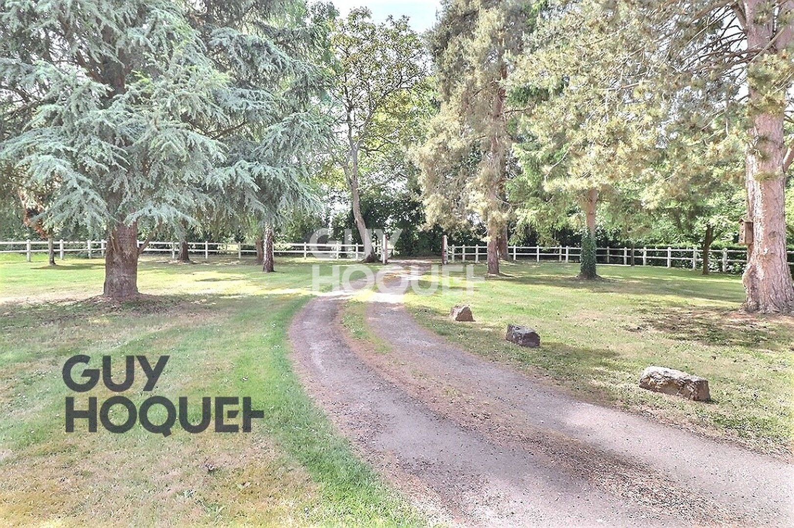 2.5km de BERNAY, centre commercial et gare