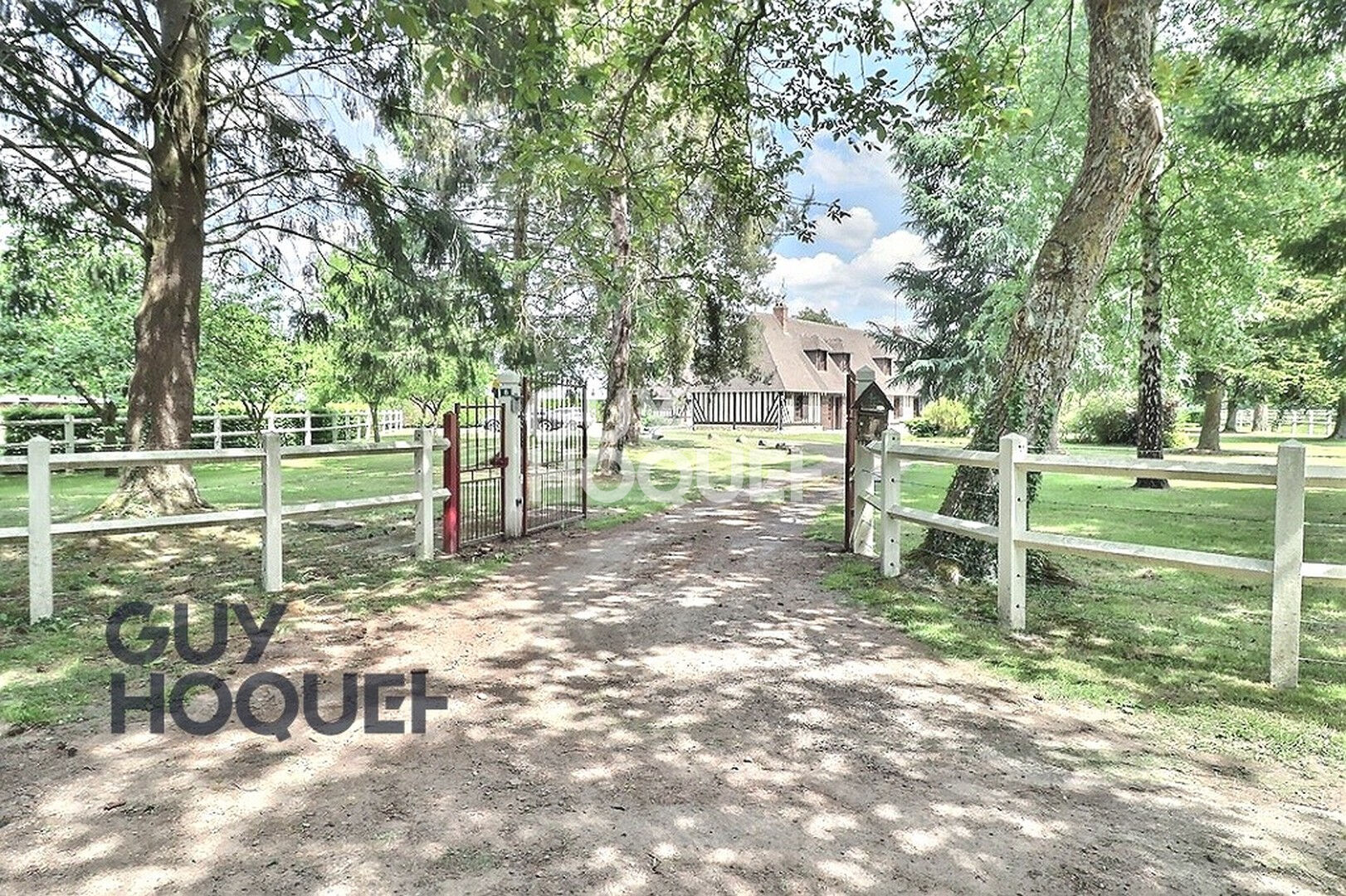 2.5km de BERNAY, centre commercial et gare