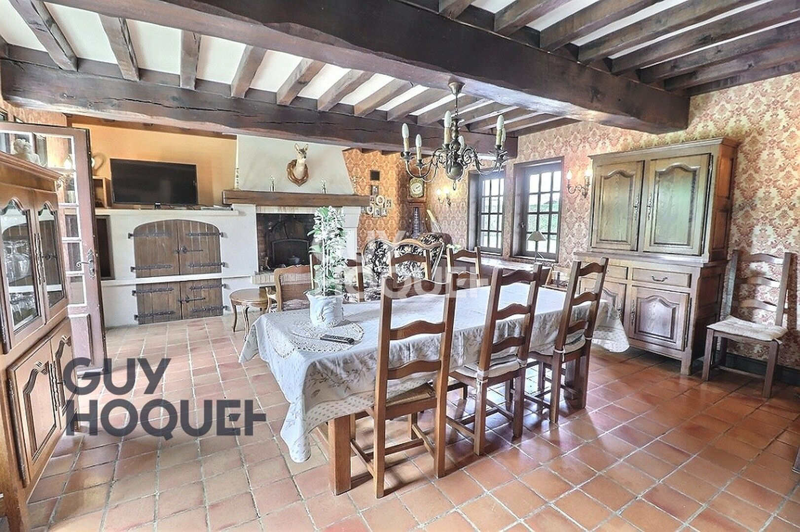 2.5km de BERNAY, centre commercial et gare