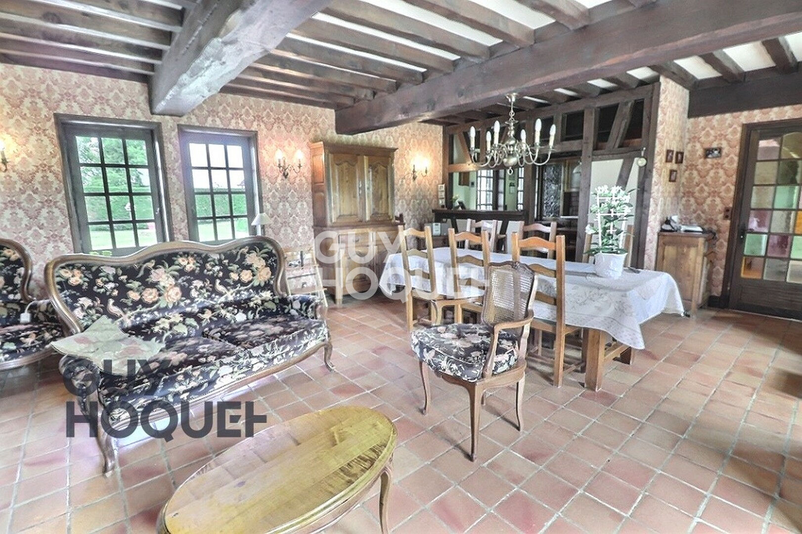 2.5km de BERNAY, centre commercial et gare