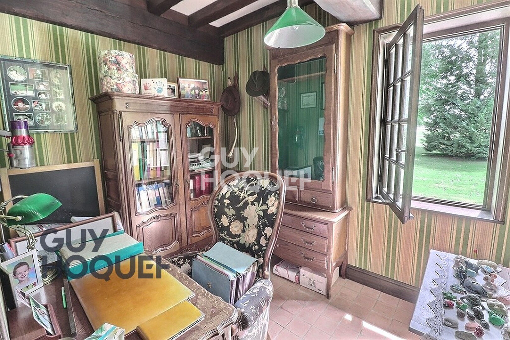 2.5km de BERNAY, centre commercial et gare