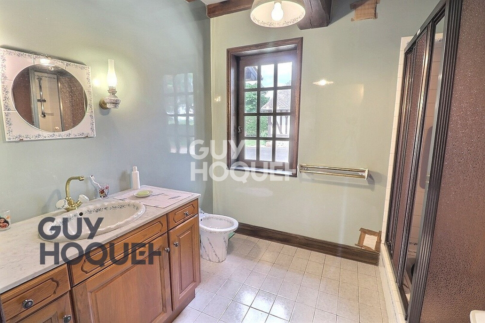 2.5km de BERNAY, centre commercial et gare