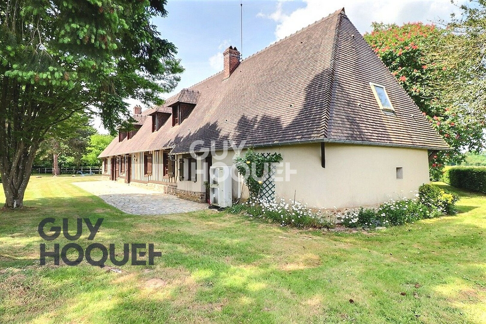 2.5km de BERNAY, centre commercial et gare