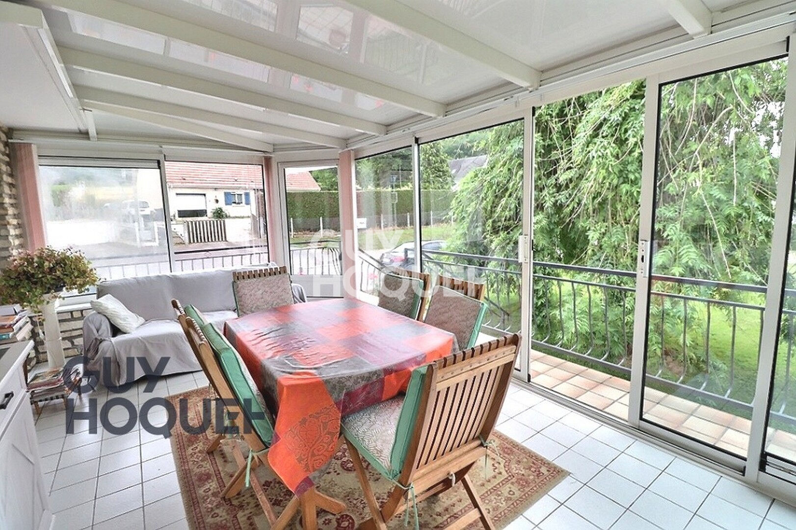 10 km de BERNAY, dans un bourg avec tous commerces