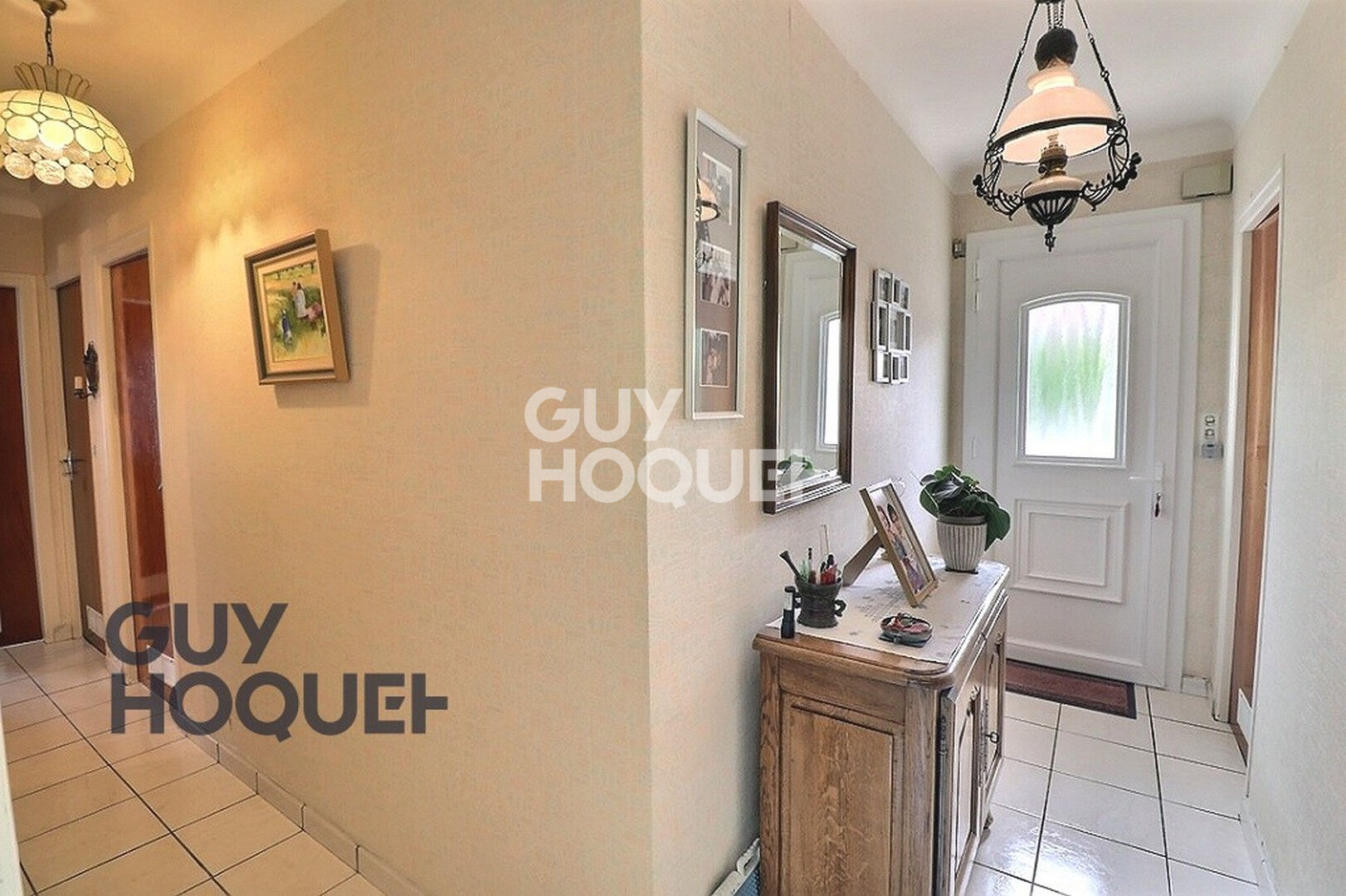 10 km de BERNAY, dans un bourg avec tous commerces