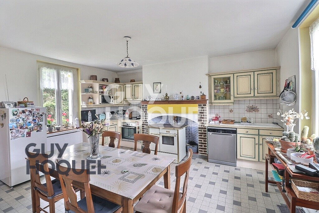 Charmante maison de caractère en briques à 10 minutes de Bernay, sur grand terrain arboré