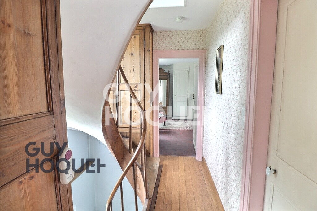 Charmante maison de caractère en briques à 10 minutes de Bernay, sur grand terrain arboré