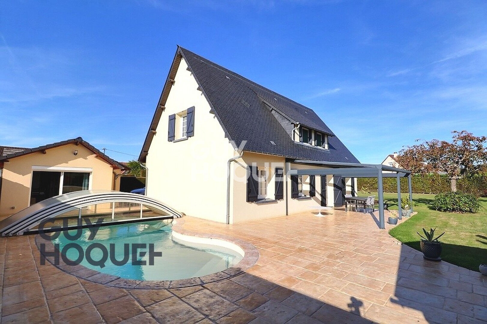 Propriété de qualité avec maison d'amie et piscine