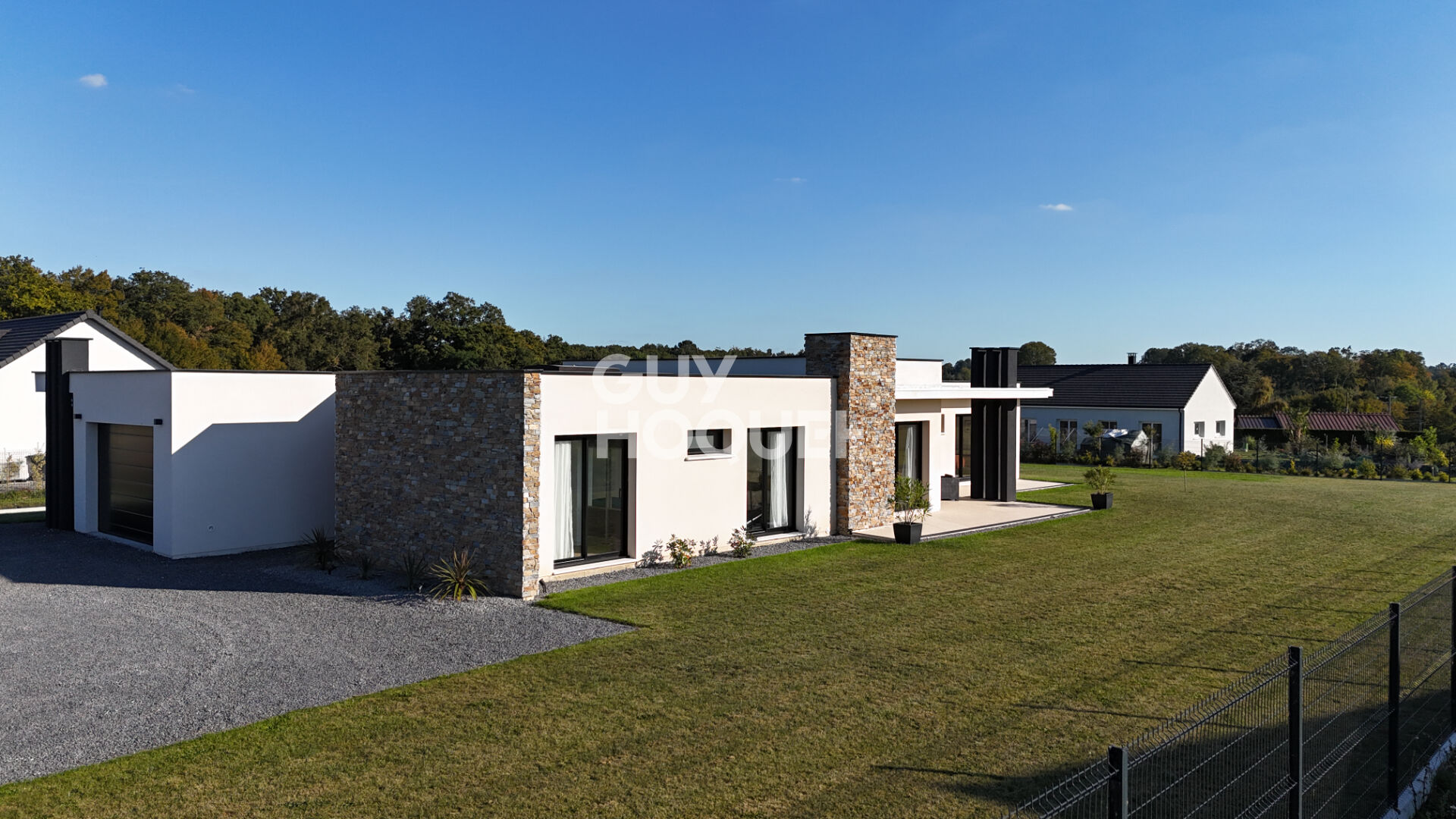 Superbe maison contemporaine de plain-pied.