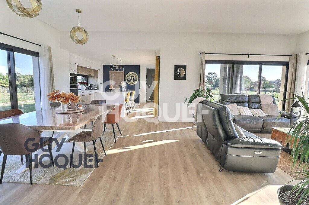 Superbe maison contemporaine de plain-pied.