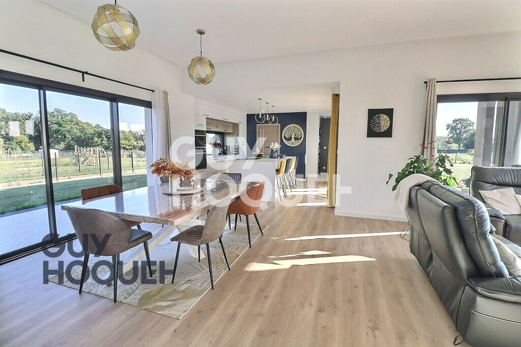 Superbe maison contemporaine de plain-pied.