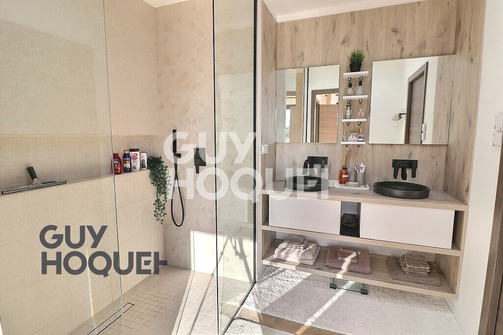 Superbe maison contemporaine de plain-pied.