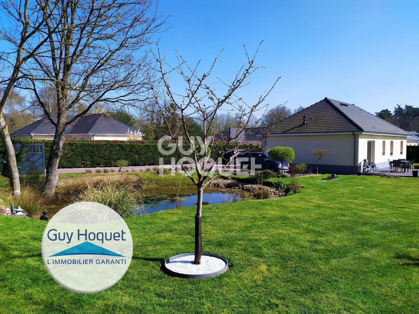 5 minutes de Bernay et des commodités en voiture, tout à proximité, endroit calme