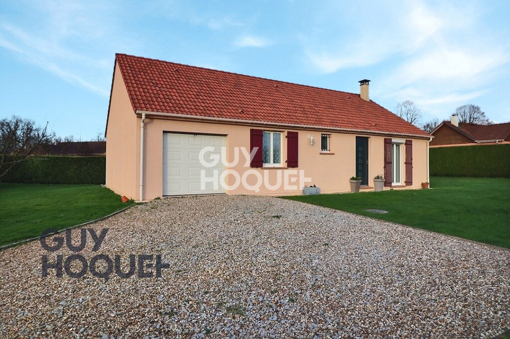 Aux alentours de Beaumont le Roger, dans un village avec école