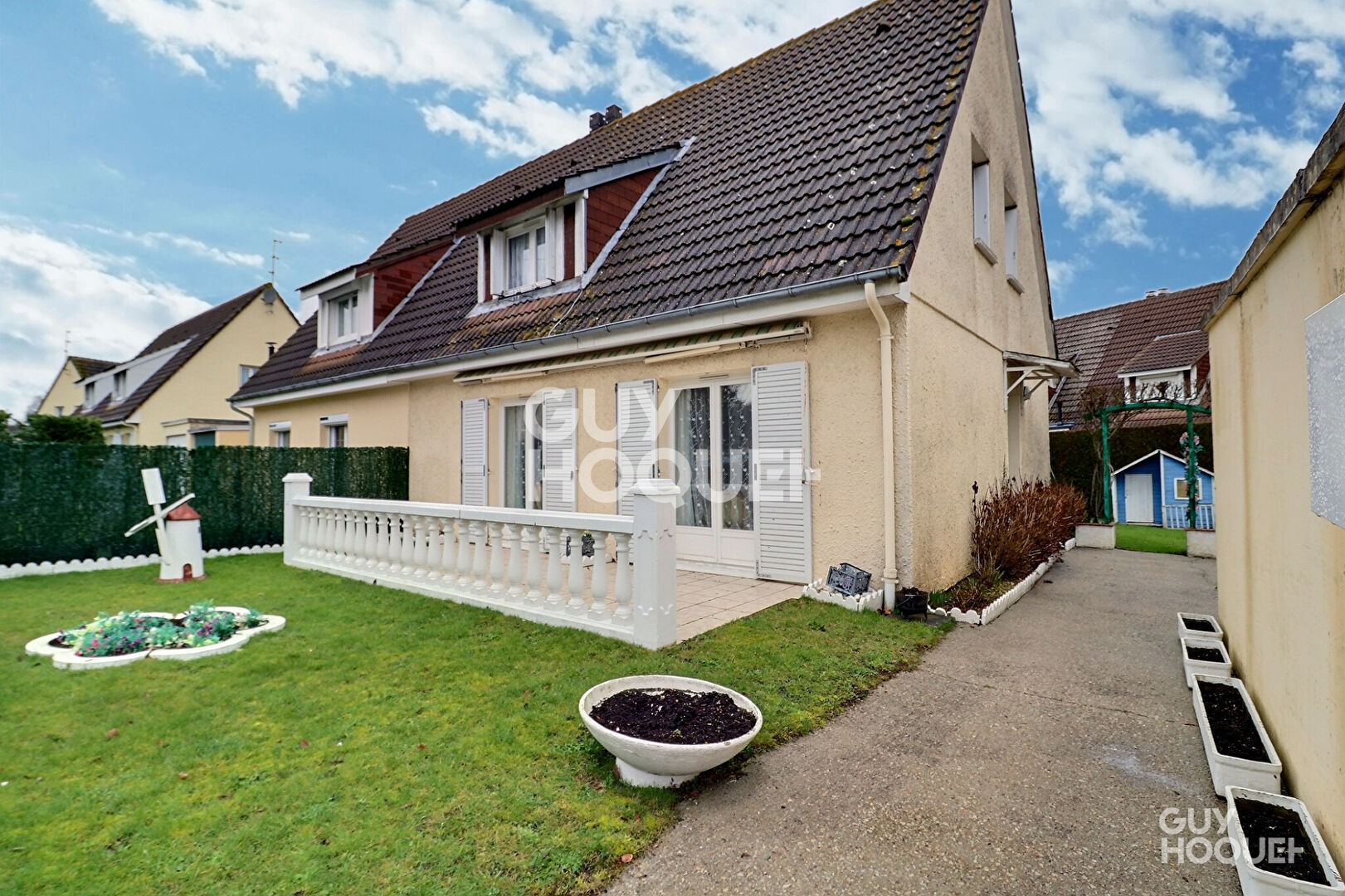 Bernay, commerces, transports et écoles à pied